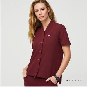 FIGS Susswe classic shawl collar scrub top.